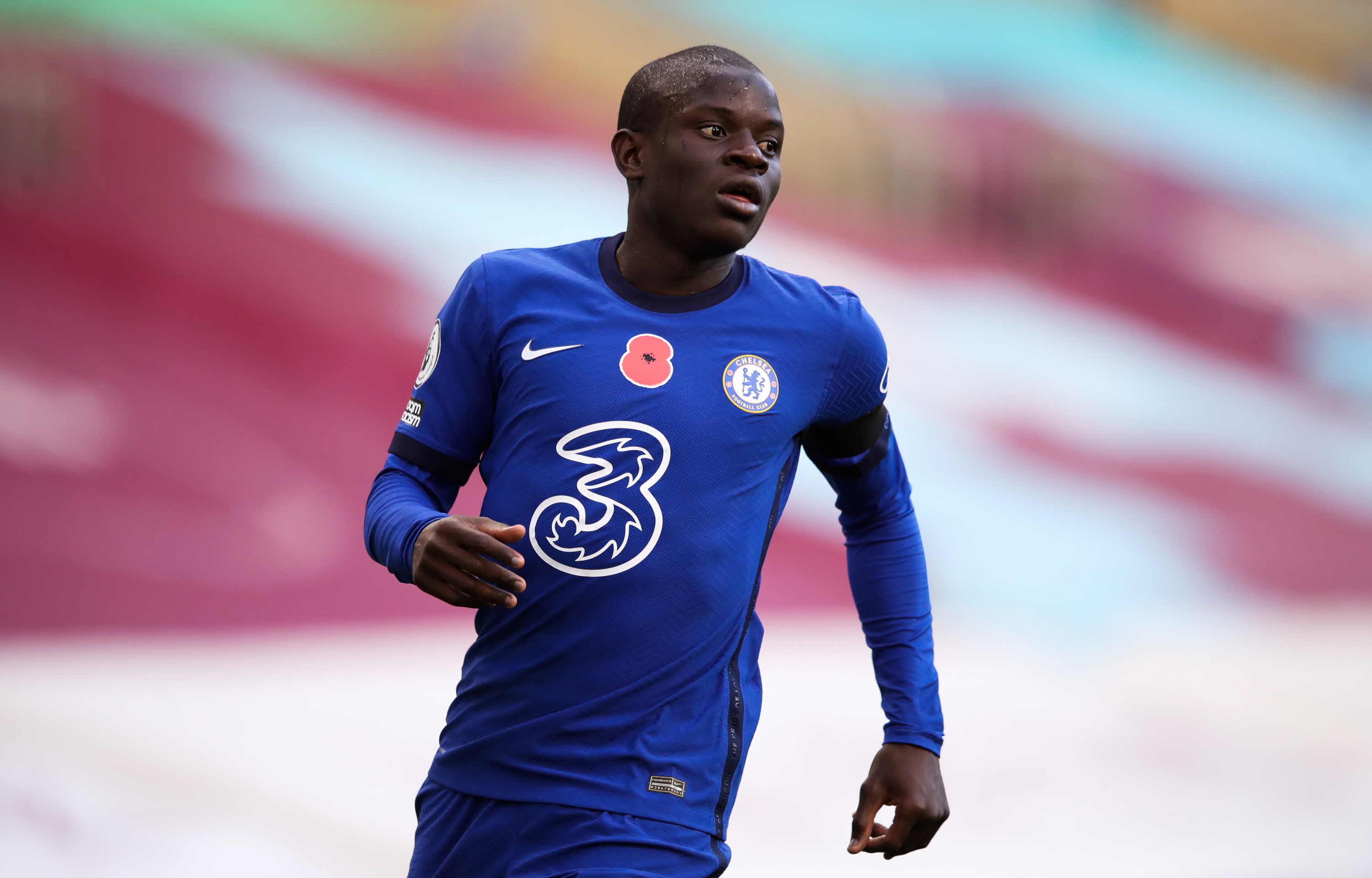 阿尔韦罗亚陷入用人难题